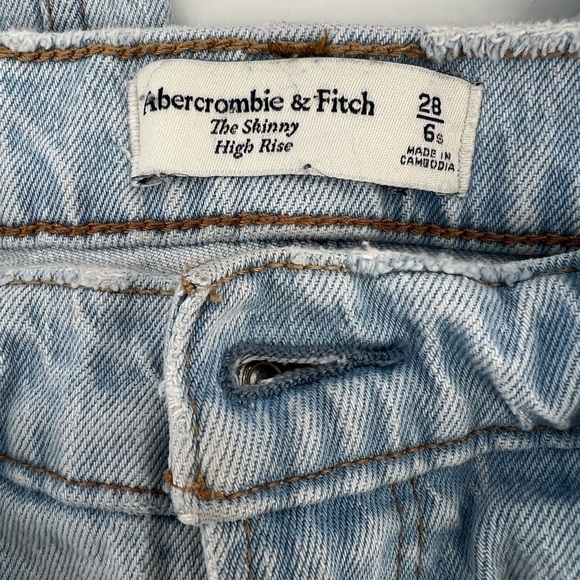 Abercrombie & Fitch The Skinny High Rise light wash distressed size 28 - Picture 9 of 13